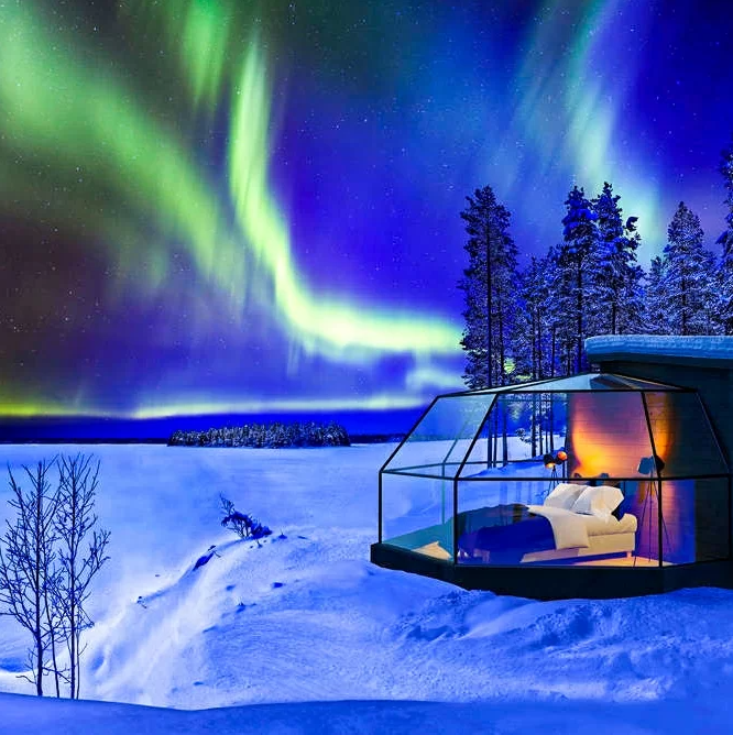 Watching the NORTHERN LIGHTS the village of TRANSPARENT Res Humana